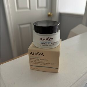 AHAVA Time to Hydrate Essential Day Moisturizer - Black and Cream